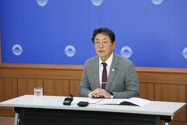 홍태용 김해시장, '황새 폐사' 논란에 "세심히 챙기지 못해 송구" 사과