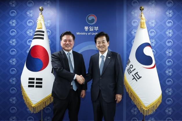 정동영 장관, 길냥이 아빠였다…"작은 생명과 동행, 평화의 시작"