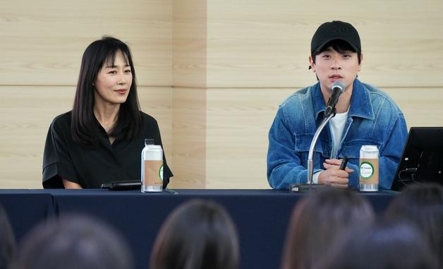 "마누야, 고마워"…문정희·박정민이 전한 반려가족의 금빛 동행