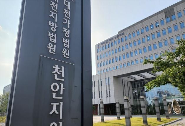 반려견 자전거에 매달아 달려 죽게 한 50대 첫 재판서 범행 부인