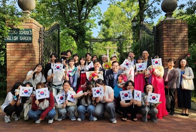 후쿠오카서 태극기 흔들고 애국가 연주…'원헬스'로 하나된 사람들