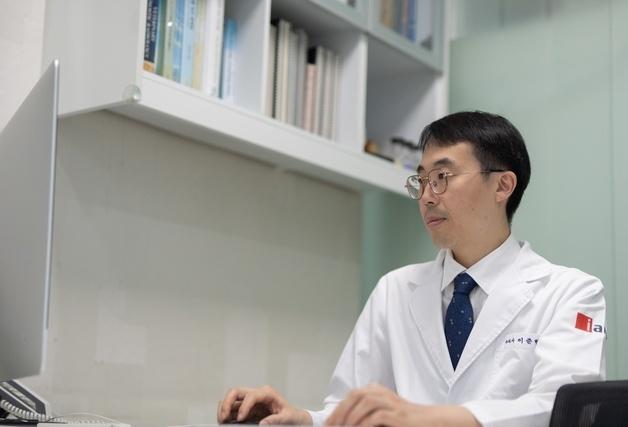 "반려동물이 뇌 수술 중 잠든 사이에"…끝까지 지켜주는 이 사람