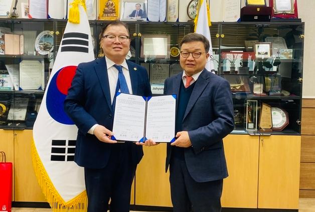 국산 조직접착제 중성화 현장 투입…더마글루, 대한수의사회와 협약