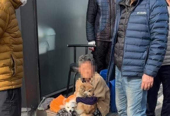 "안에 강아지가 있어요!" 화재 현장서 심장 멈춘 강아지 2마리 소방 대원이 구조해