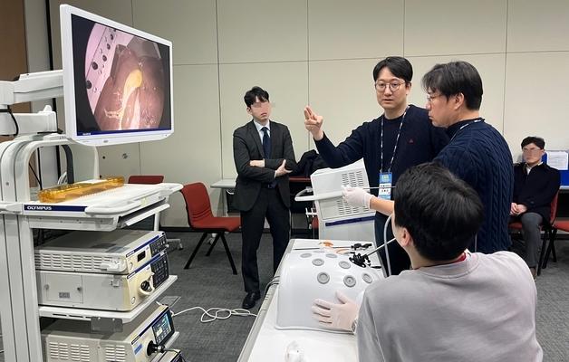 "복강경 실습 직접 지도"…본동물의료센터, KAHA 콘퍼런스서 강연