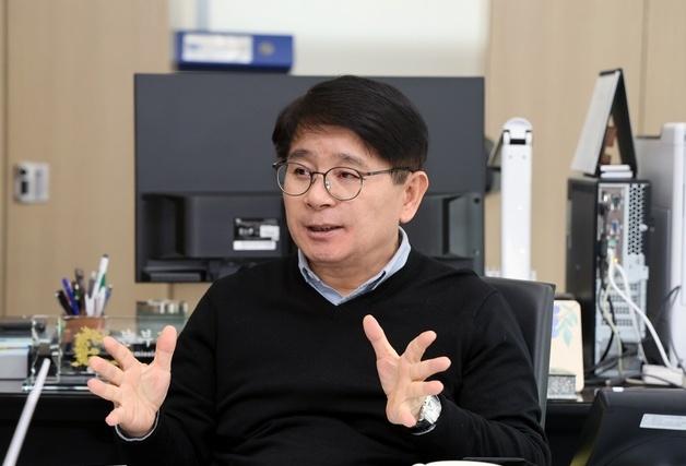 최정록 검역본부장 "반려동물은 가족…질병 연구, 국가가 책임"
