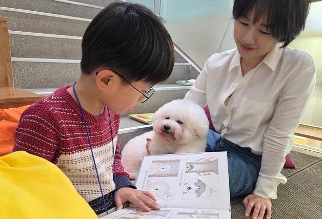 "강아지랑 읽으니 재밌어요"…어린이 독서 돕는 '리드' 본격화