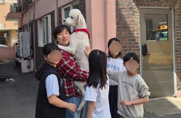 "부모님 대신 동물한테 위로"…아워비전, 교감프로그램 진행