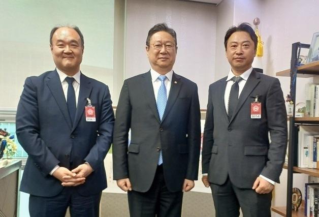 수의장교·공방수 복무기간 단축 추진…수의사회, 황희 의원 면담