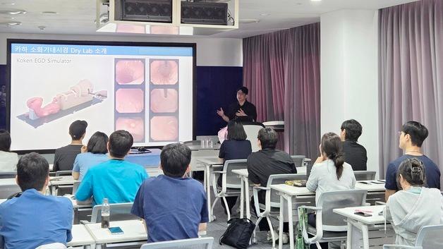 "진료에 바로 적용"…KAHA, 수의사 내시경·복강경 실습 교육 확대